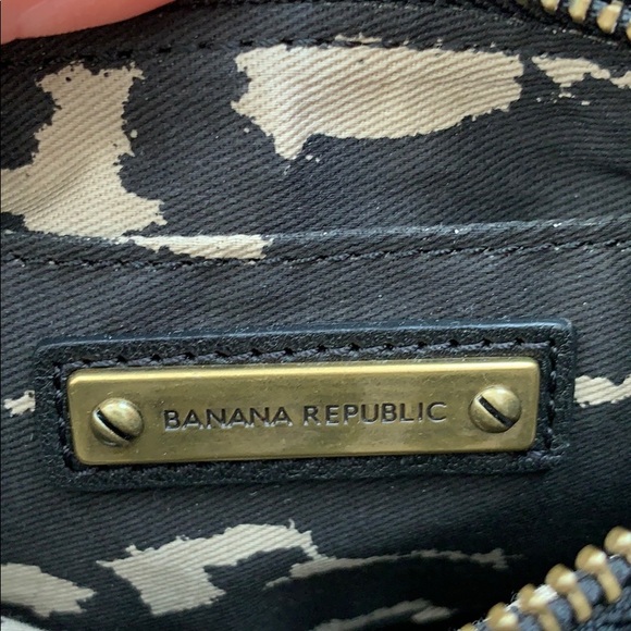 EUC Banana Republic Black Leather Wristlet - Picture 4 of 8